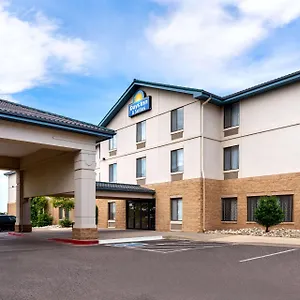 Days & By Wyndham International Airport 2* DEN